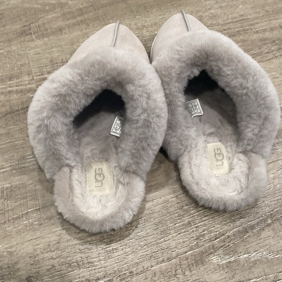 Uggs slippers. Grey - Picture 3 of 4